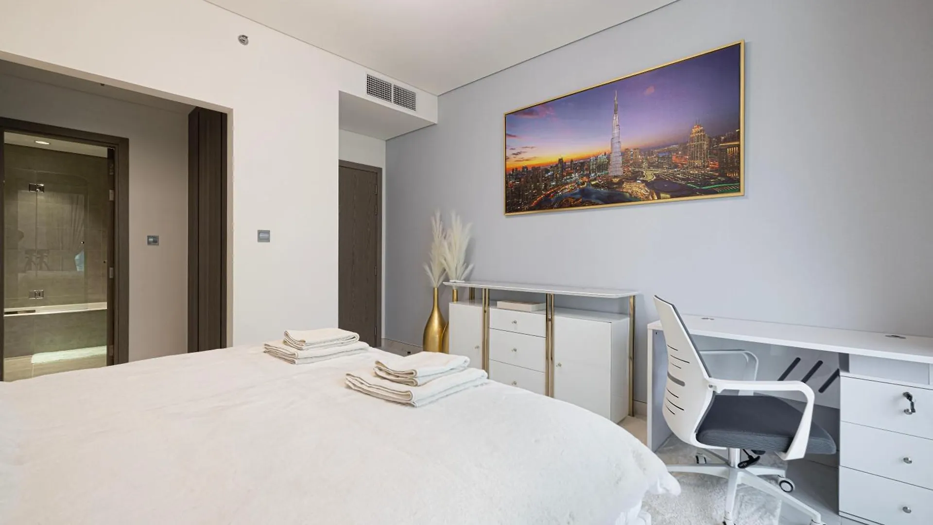 Luxury Apt Burj Khalifa, Sunset And Lagoon View Dubai