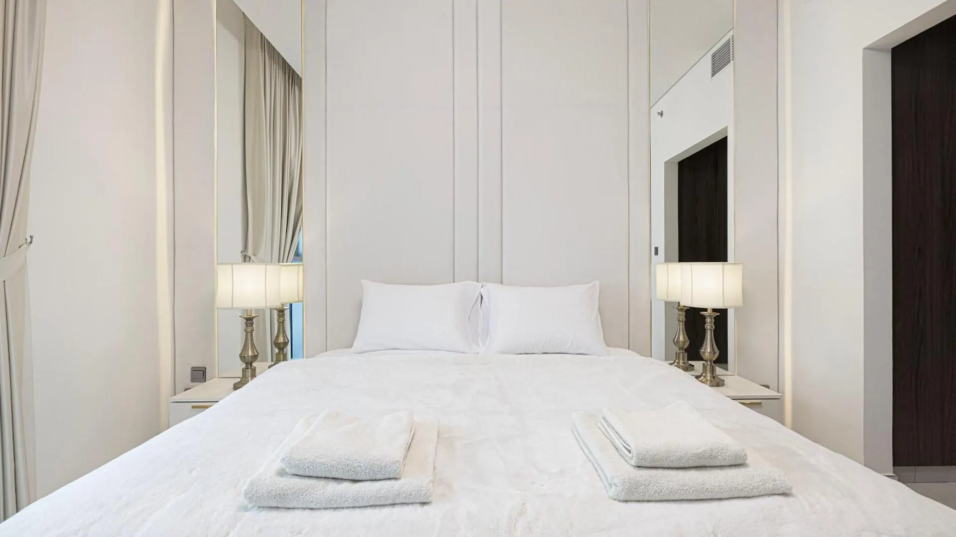 Luxury Apt Burj Khalifa, Sunset And Lagoon View Dubai Apartment